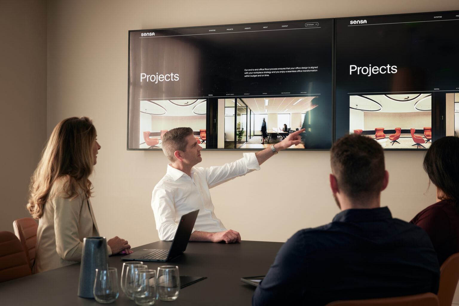 A men presenting in a screen