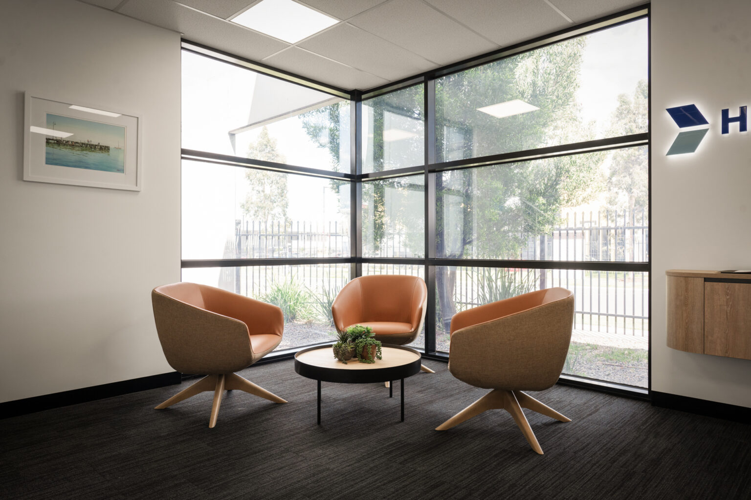 HL Pharma discussion room for guests